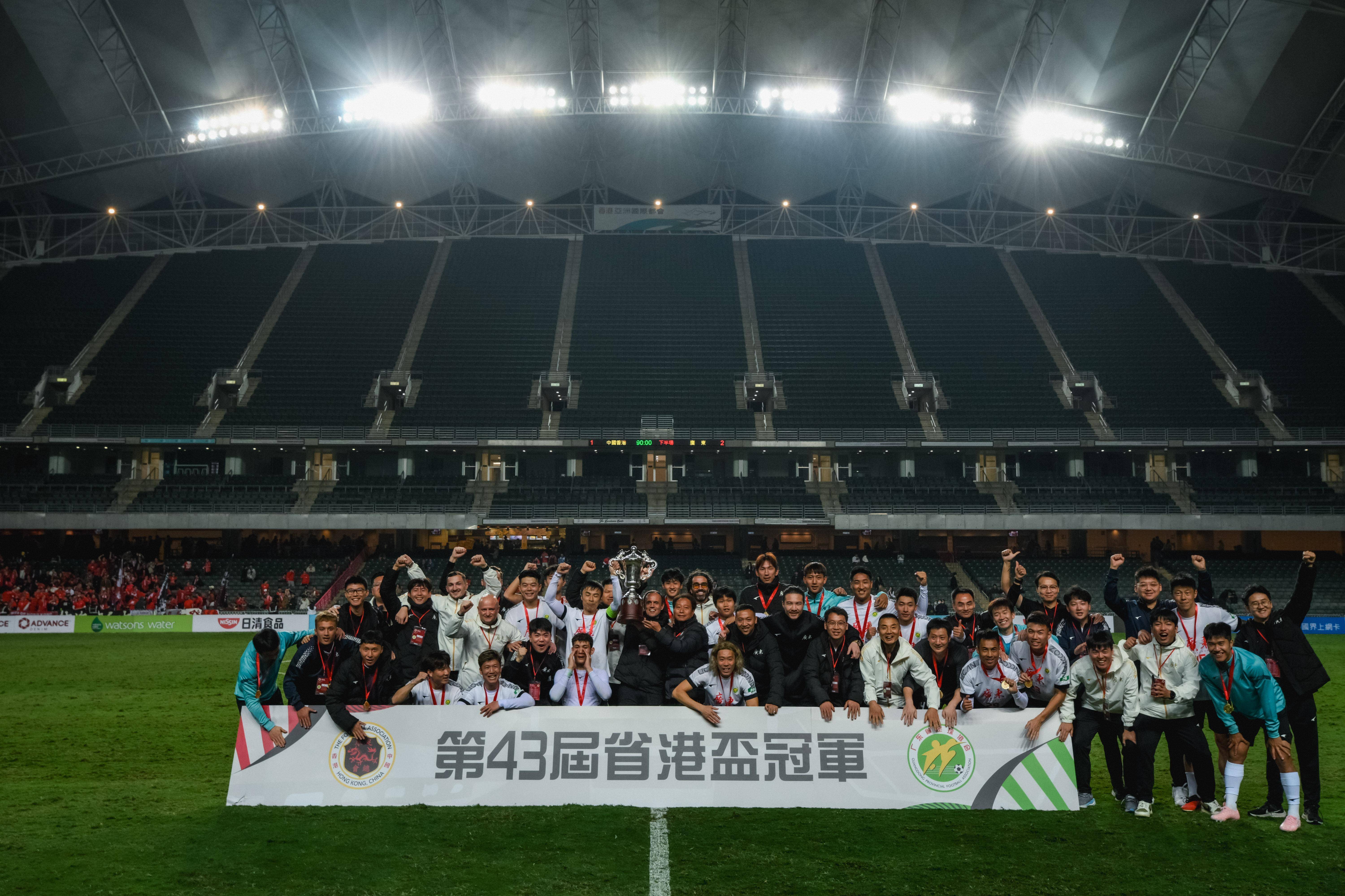 爱游戏登录入口-球队队内合练顺利进行，各方战术默契